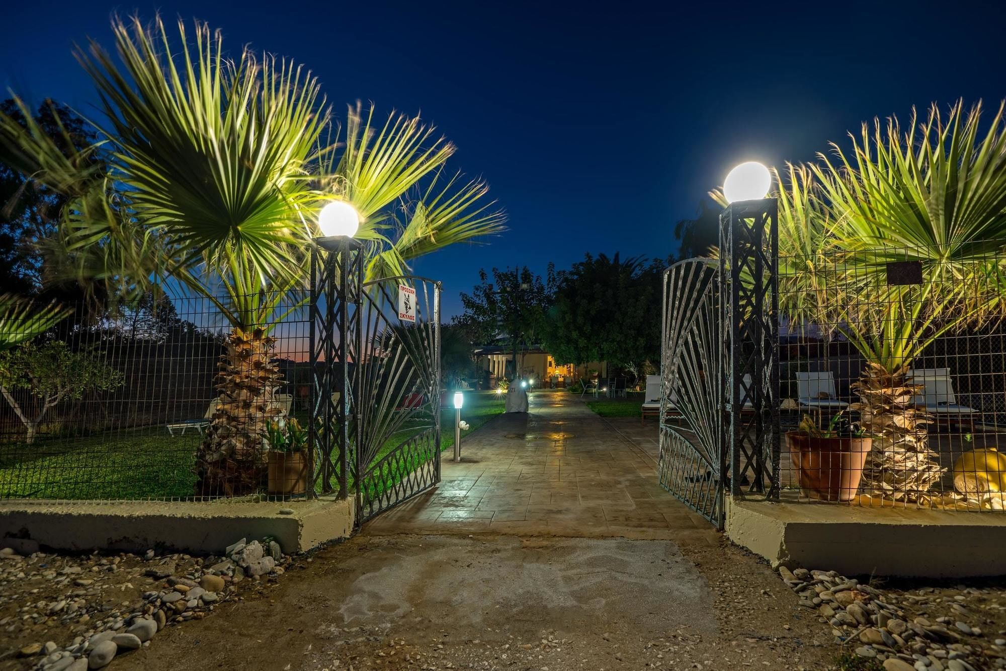 Maria'S Seaside Villa - House With 3 Rooms In Marathon, With Wonderful 外观 照片