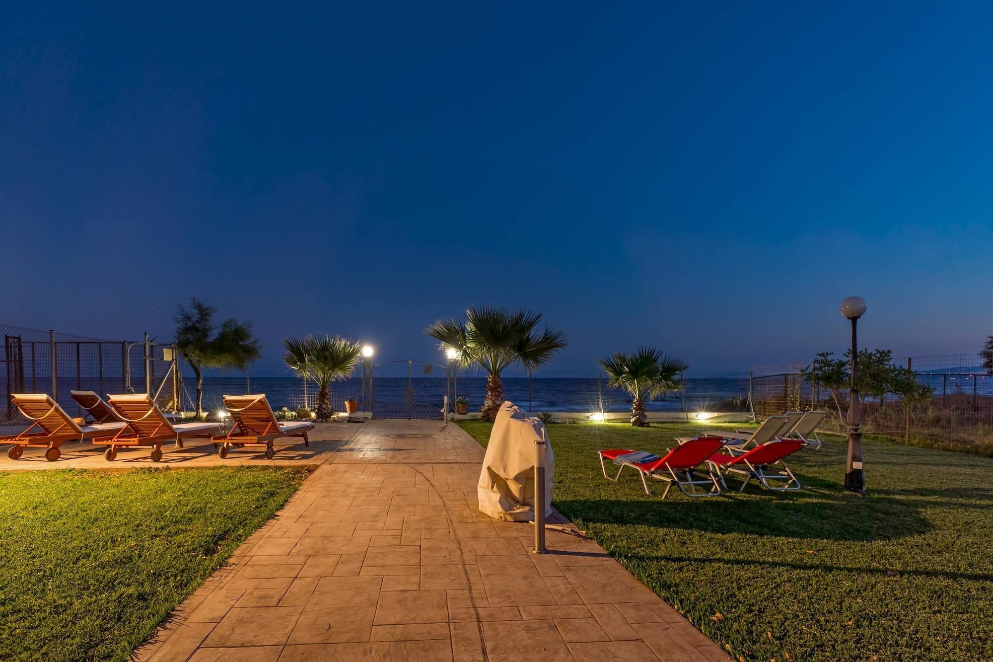 Maria'S Seaside Villa - House With 3 Rooms In Marathon, With Wonderful 外观 照片